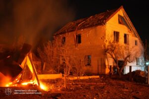 Росіяни другу ніч поспіль масовано атакували Запоріжжя: є загиблий (ФОТО, ВІДЕО)