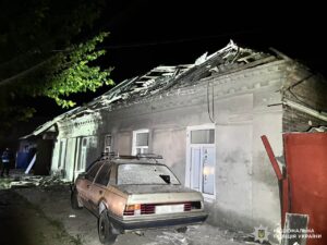 На Запоріжжі від ворожих атак загинула людина, ще двоє поранені: поліція показала наслідки атаки (ФОТО)