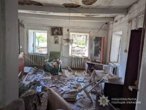Росія вбила людину на Запоріжжі: поліція показала наслідки обстрілів (ФОТО)
