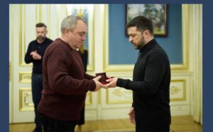 Зеленський нагородив двох працівників “Запоріжжяобленерго”