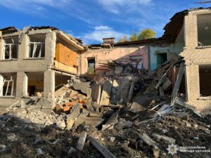 Одна людина поранена: поліція показала наслідки обстрілів на Запоріжжі (ФОТО)