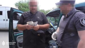 У Запоріжжі судитимуть експравоохоронців, які вимагали гроші у водіїв: на кожне порушення мали “такси”