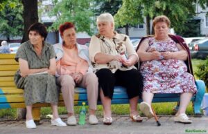 В Запорожье полиция разоблачила подростков, которые угрожали пенсионеркам пистолетом