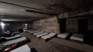 Владислав Куценко передав нові ліжка для укриття на Правому березі Запоріжжя