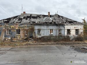 Один загиблий, три поранених: поліція показала наслідки обстрілів на Запоріжжі (ФОТО)