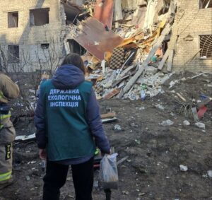 Російська атака на Запоріжжя: інспектори зафіксували масштабні екозбитки в Дніпровському районі (ФОТО)