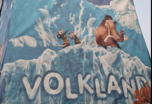 У центрі Запоріжжя встановлюють новий атракціон (ФОТО)