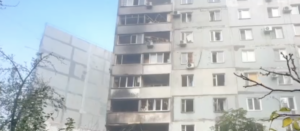 Як виглядає будинок у Запоріжжі після нічної атаки (ВІДЕО)