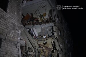 Під завалами досі є людина: зростає кількість постраждалих внаслідок ударів по Запоріжжю