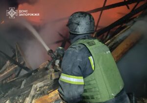 ДСНС показали перші хвилини після обстрілу Запоріжжя 10 жовтня (ВІДЕО)