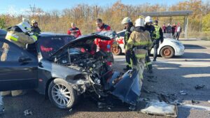 Один водій загинув, інший застряг в понівеченому авто: смертельна ДТП в Запоріжжі (ФОТО)