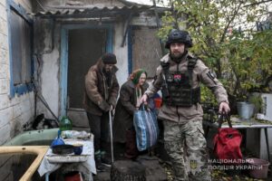 Запорожская полиция спасла из-под обстрелов еще более 30 человек из Гуляйполя (ФОТО, ВИДЕО)