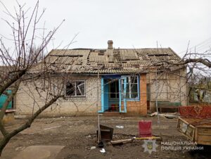 Из прифронтового села в Запорожье эвакуировали 7-летнюю девочку с мамой