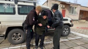 Десять кілометрів крізь ніч і вибухи: як родина з Гуляйполя вирвалася з-під вогню (ФОТО)