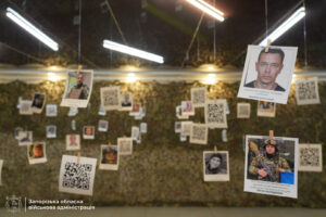 У Запоріжжі відкрили виставку пам’яті студентів і викладачів, які загинули на війні (ФОТО)