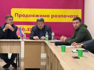 Володимир Буряк  зі скандалом позбавив мандатів двох депутатів