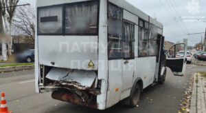 Пьяная водитель протаранила маршрутку в Запорожье: момент ДТП на ВИДЕО