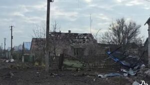 Волонтер показав, як на очах руйнується село, де два тижні тому оголосили обов’язкову евакуацію (ВІДЕО)