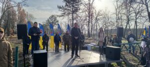 На Хортице высадили деревья в память о погибших защитниках Запорожского края (ФОТОРЕПОРТАЖ)