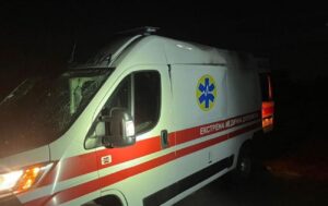 Російський FPV-дрон атакував цивільну машину в Кушугумській громаді: поранено чоловіка