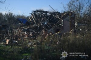 570 ударів: поліція показала наслідки ворожих атак на Запоріжжі (ФОТО)