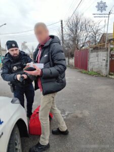 У Запоріжжі викрили шахрая, який заволодів чужим телефоном (ФОТО)