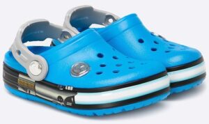 Почему детям нельзя донашивать обувь за старшими братьями и сёстрами