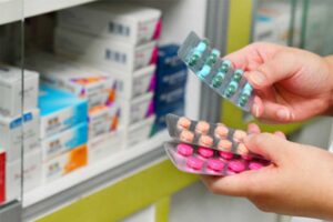 Самые дешевые лекарства для украинцев: где и как их можно будет приобрести
