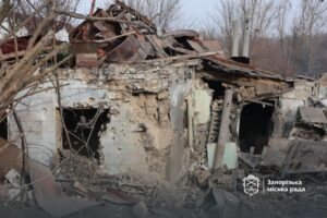 «Ні вікон, ні дверей немає»: у Запоріжжі в приватному секторі будинок зруйновано внаслідок ворожої атаки