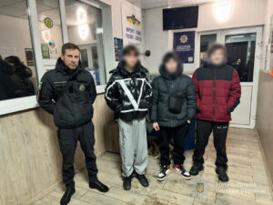 Поліцейські Запоріжжя повернули додому трьох зниклих підлітків (ФОТО)