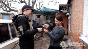 «Беречь детство под взрывами»: история ювенальной полицейской, которая эвакуирует детей под дронами