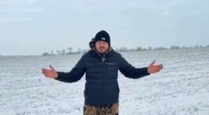 «Можливо, востаннє тут стою»: мережу підірвало звернення запорізького фермера (ВІДЕО)