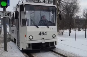 У Запоріжжі почав курсувати трамвай після капітального ремонту: як він виглядає (ВІДЕО)