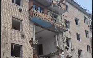 Як сьогодні виглядають будинки у Комишувасі після авіаудару РФ (ВІДЕО)