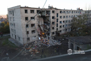 Демонтаж після обстрілів: у Запоріжжі приберуть небезпечну частину гуртожитку