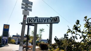 «Жодні гроші не варті життя»: мешканців Кушугума просять не повертатися в небезпечну зону заради допомоги