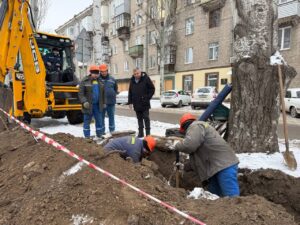 Близько 10 тисяч запоріжців знову зі світлом: енергетики терміново відновили кабельну лінію