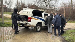 Совместная операция полиции и волонтеров: 14 детей вывезены из прифронтового Кушугума (ВИДЕО)