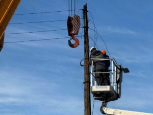 “Пошкодження по всій області”: Стасевський розповів про роботу енергетиків після атак