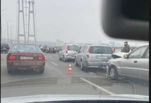 Затори на мостах у Запоріжжі 12 лютого: ДТП з 9 авто паралізувало рух (ФОТО)