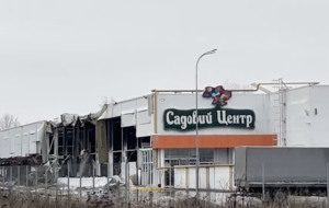 Разрушения и пожар: как в настоящее время выглядит «Эпицентр» в Запорожье после удара БПЛА (ВИДЕО)