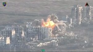 ВСУ авиаударом уничтожили многоэтажку с противником в Степногорске (ВИДЕО)