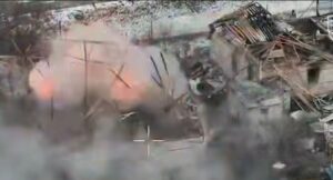 225-й ОШП показав, як скидами складає будинки з піхотою ворога під Гуляйполем (ВІДЕО)