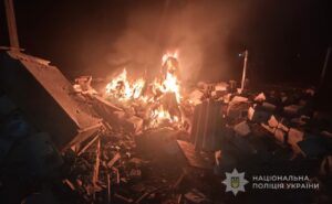 Сотні ударів за добу: поліція Запоріжжя врятувала 21 людину з-під обстрілів (ФОТО)