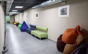 Ще шість укриттів у школах і садочках Запоріжжя відремонтували: як вони виглядають (ФОТО)