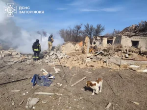 После обстрелов Запорожского района вспыхнули пожары: под завалами обнаружили погибших (ФОТО)