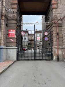 У Запоріжжі на електронний аукціон виставили квартиру площею 65 кв. м: деталі торгів (ФОТО)