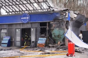 Удар ворога призвів до пожежі на АЗС у Запоріжжі (ФОТО, ВІДЕО)