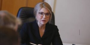 Тимошенко закликала уряд втрутитися у ситуацію з цінами на пальне