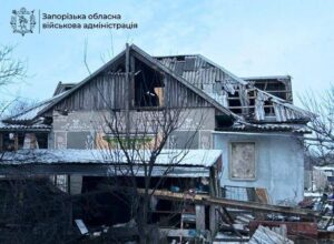 Майже 900 ударів за добу: поранені люди та десятки зруйнованих будинків на Запоріжжі
